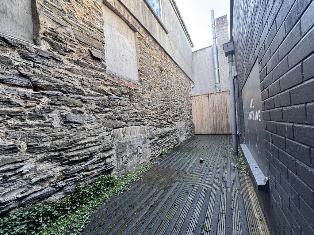 Lot: 61 - BAR IN CENTRAL NEWQUAY WITH POTENTIAL - Outside area